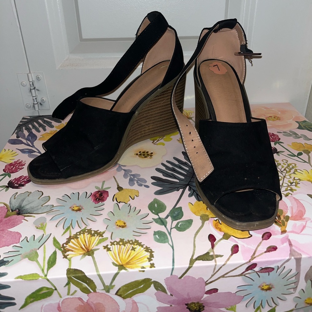 Black fabric wedges with ankle strap